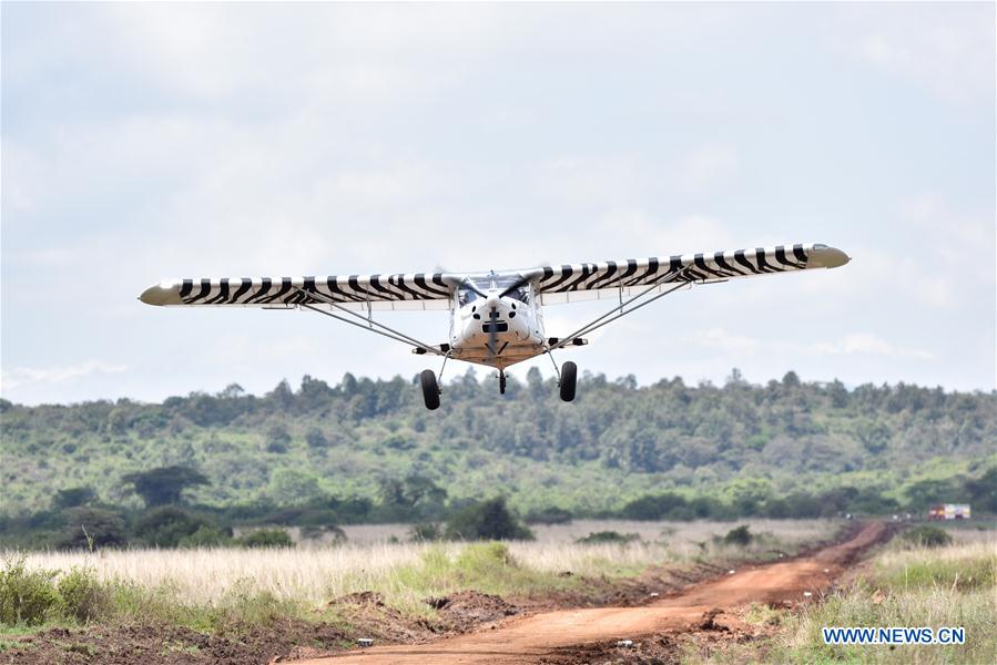 Vintage Air Rally realizado no Parque Nacional de Nairobi no Quénia