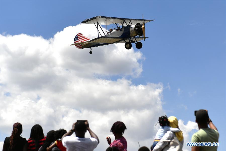 Vintage Air Rally realizado no Parque Nacional de Nairobi no Quénia