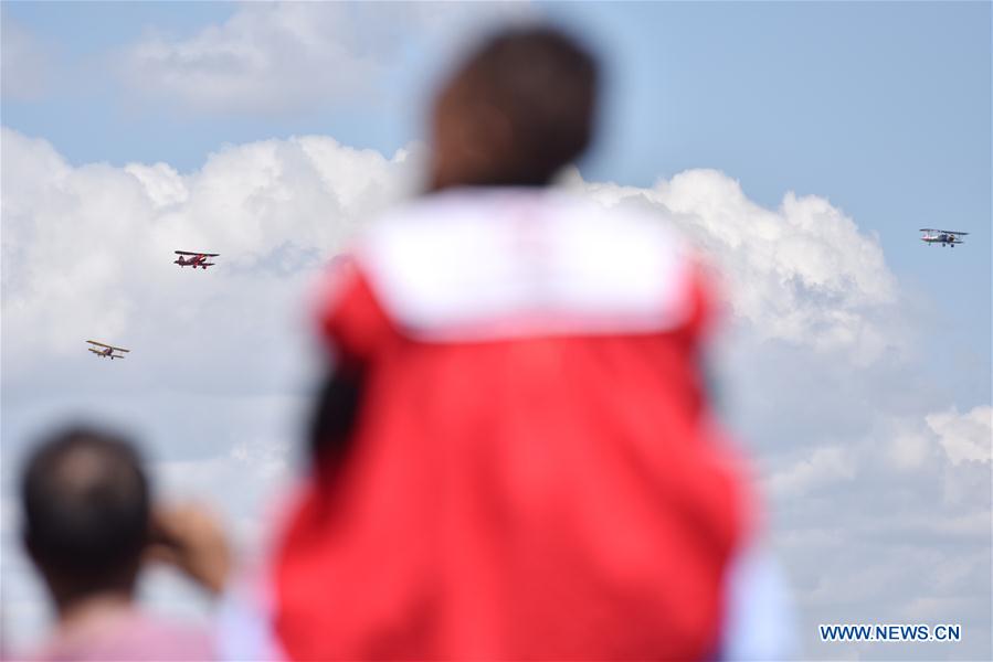 Vintage Air Rally realizado no Parque Nacional de Nairobi no Quénia