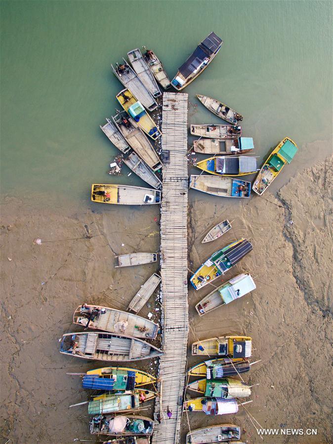 Cenário da vila de Sansha no sudeste da China