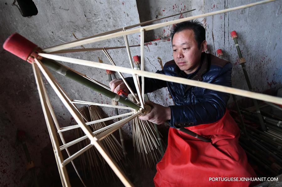 Guarda-chuvas tradicionais feitos em Anhui