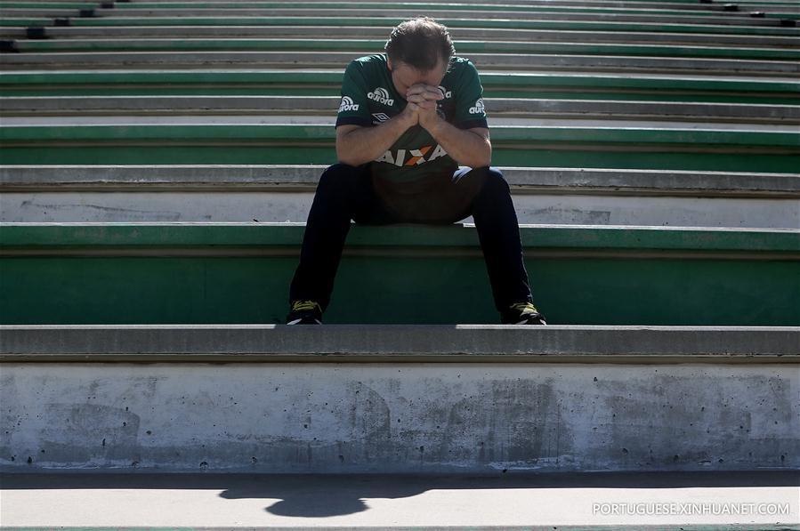 Torcedores da Chapecoense vivem angústia após queda do avião