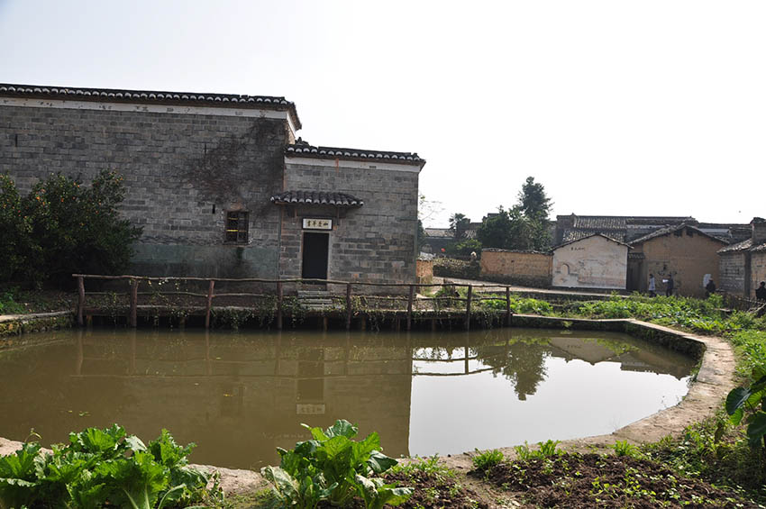 Jornalistas estrangeiros em visita à aldeia histórica de Zhuqiao