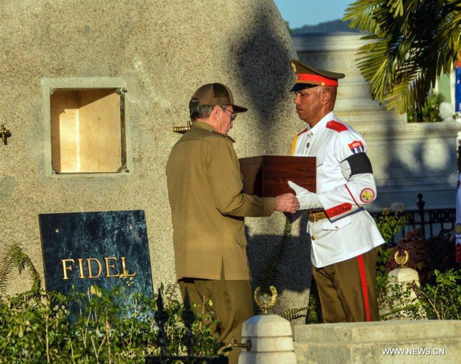 Cinzas de Fidel Castro repousam em Santiago de Cuba