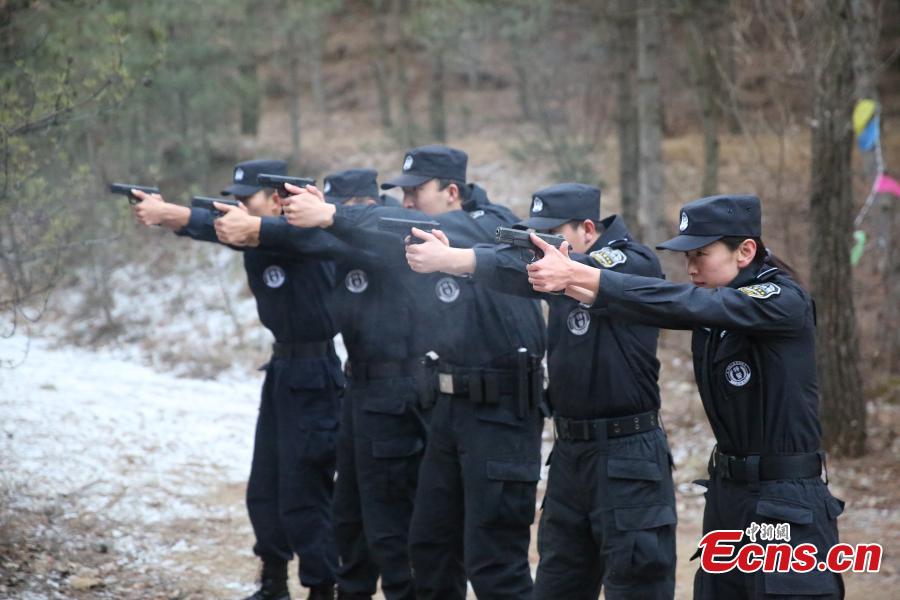 Wang Jie, o toque feminino na equipe SWAT em Hohhot