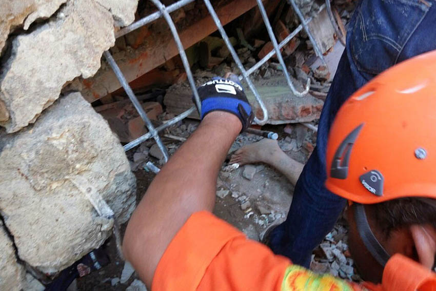 Terremoto abala Indonésia e deixa pelo menos 25 mortos