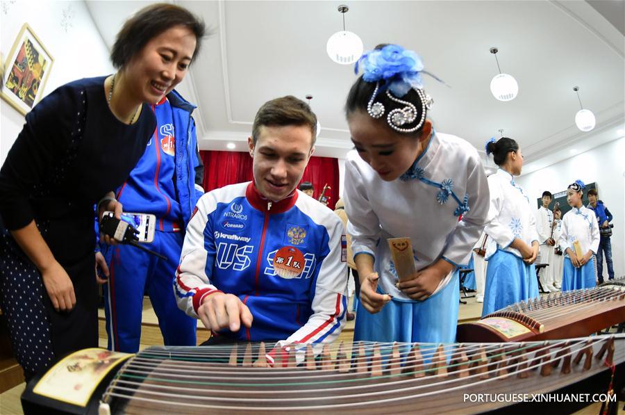 Jovens atletas russos participam dos primeiros jogos de inverno para adolescentes em Harbin