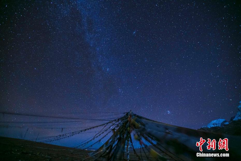 Fotos capturam extensão celeste noturna no Tibete