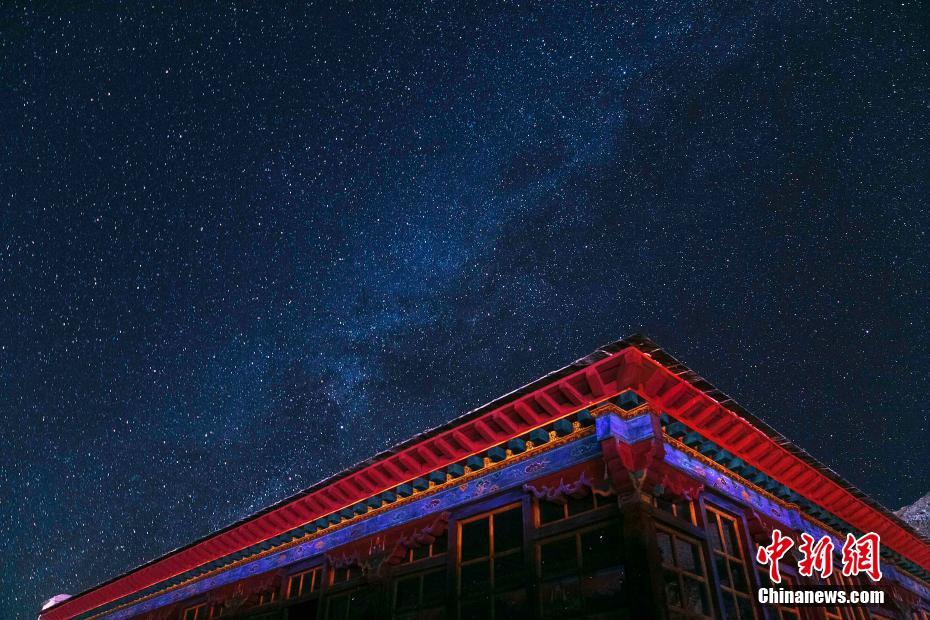 Fotos capturam extensão celeste noturna no Tibete