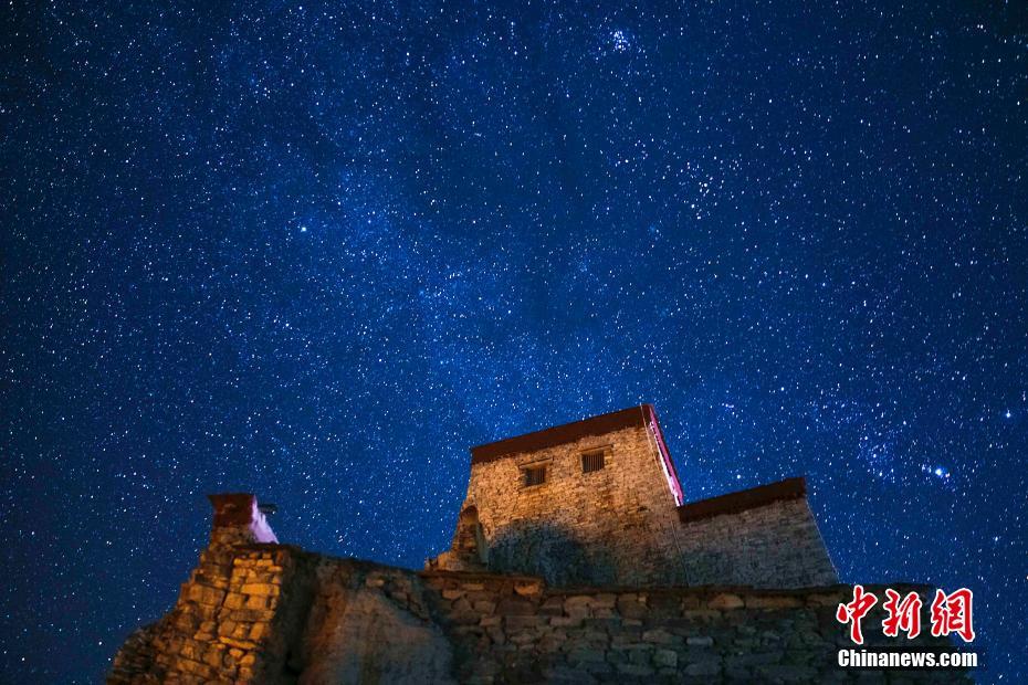 Fotos capturam extensão celeste noturna no Tibete