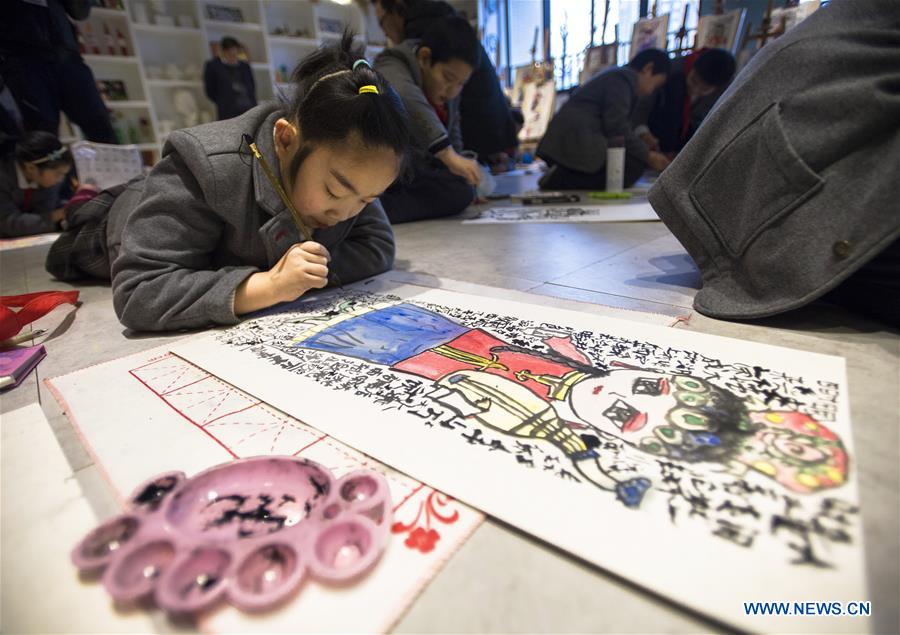 Hubei implementa projeto para introduzir teatro chinês nas escolas