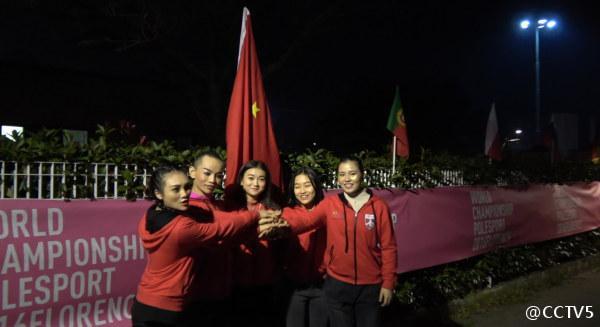 Equipe chinesa desiste na final da competição de pole dance em protesto por falta da bandeira nacional