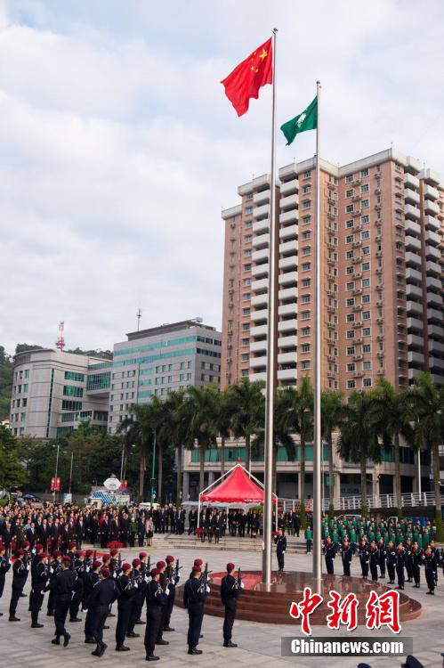 Macau celebra o 17º aniversário do retorno à China com cerimônia de hasteamento da bandeira nacional