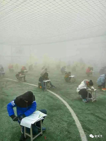 Diretor de escola secundária suspenso por realizar exames ao ar livre durante alerta vermelho de poluição