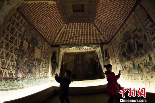 Exposição sobre as Cavernas de Dunhuang é realizada no sudoeste da China