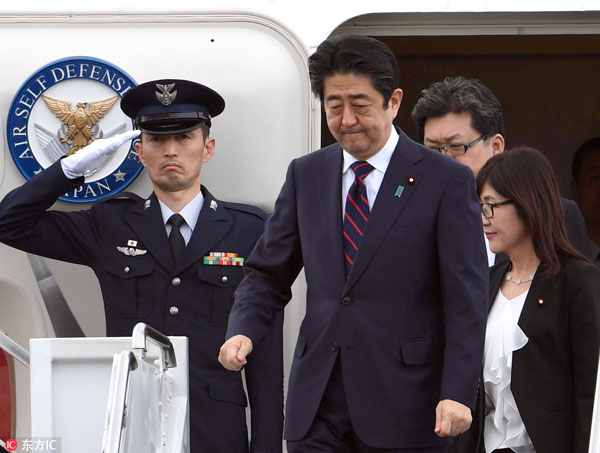 Premiê japonês presta homenagem em memoriais do Havai