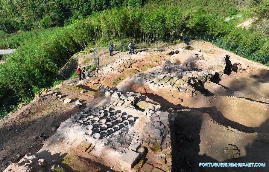 Relíquias do forno de porcelanas de Dongxi na província de Fujian