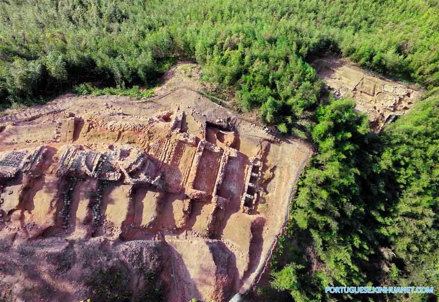 Relíquias do forno de porcelanas de Dongxi na província de Fujian