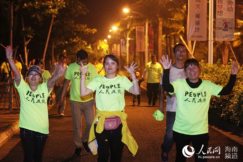 Diário do Povo Online organiza caminhada em comemoração do seu 20º aniversário em Hainan