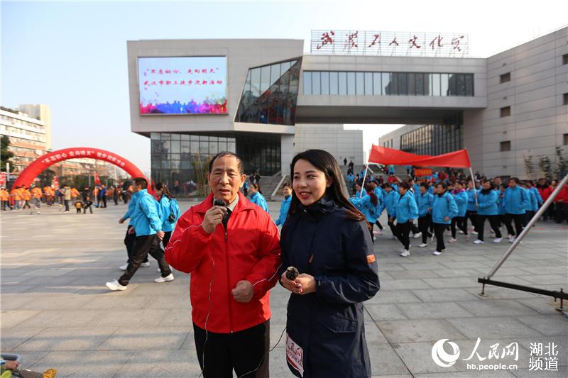 Diário do Povo Online organiza caminhada em comemoração do seu 20º aniversário em Hubei