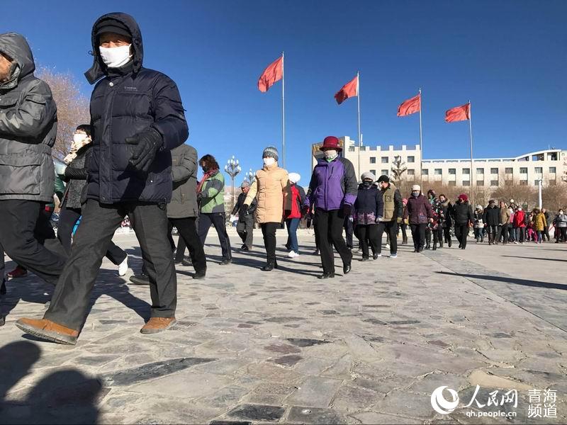 Diário do Povo Online organiza caminhada em comemoração do seu 20º aniversário em Qinghai