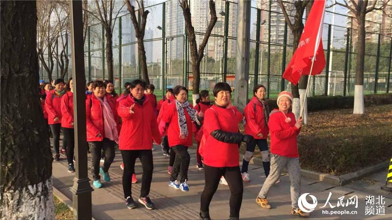 Diário do Povo Online organiza caminhada em comemoração do seu 20º aniversário em Hubei