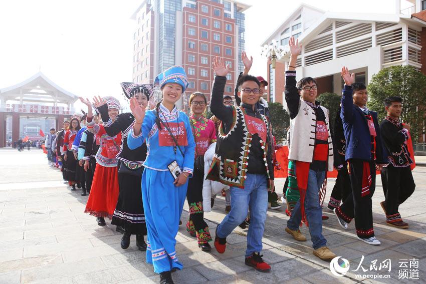 Diário do Povo Online organiza caminhada em comemoração do seu 20º aniversário em Yunnan