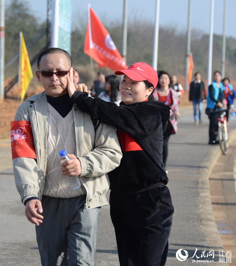 Diário do Povo Online organiza caminhada em comemoração do seu 20º aniversário em Jiangxi