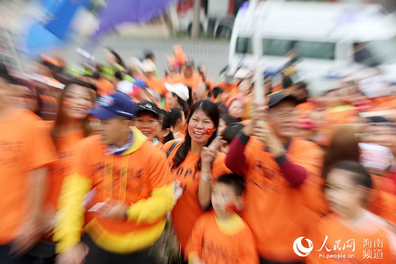 Diário do Povo Online organiza caminhada em comemoração do seu 20º aniversário em Danzhou