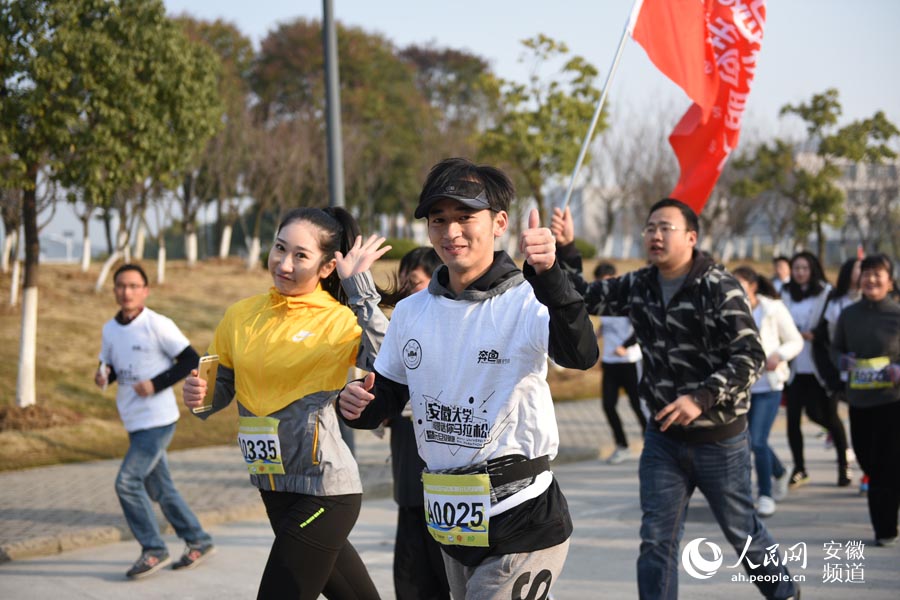 Diário do Povo Online organiza caminhada em comemoração do seu 20º aniversário em Hefei