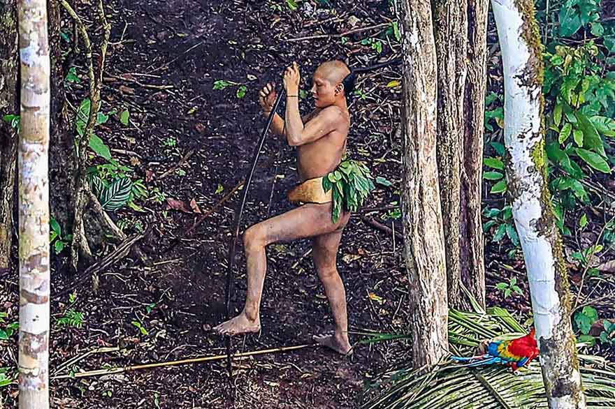 Fotógrafo brasileiro captura momentos raros de Índios na Amazônia