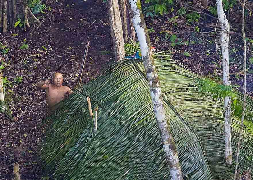 Fotógrafo brasileiro captura momentos raros de Índios na Amazônia