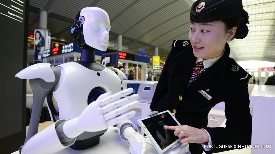 Robôs inteligentes oferecem serviços de informação em Jinan