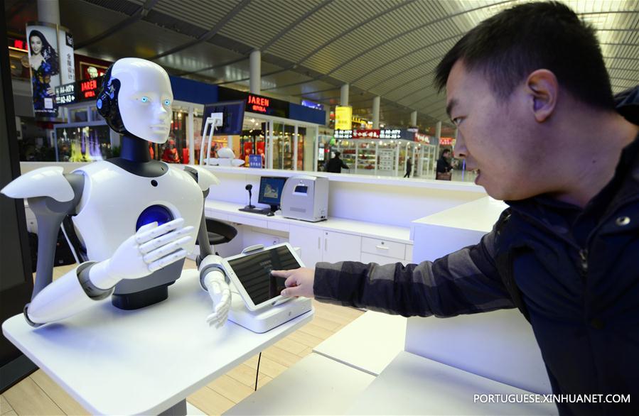 Robôs inteligentes oferecem serviços de informação em Jinan