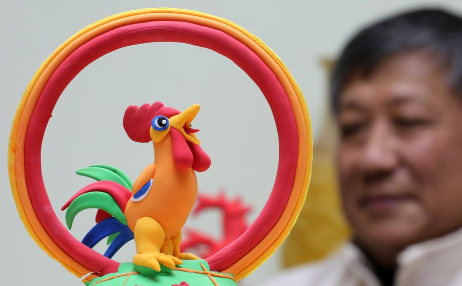 ‘Galos’ de plasticina saúdam o Ano Novo Chinês