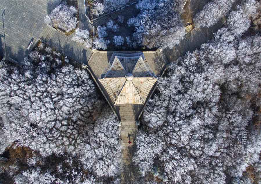 Paisagem de sincelo na montanha Huaguo no leste da China