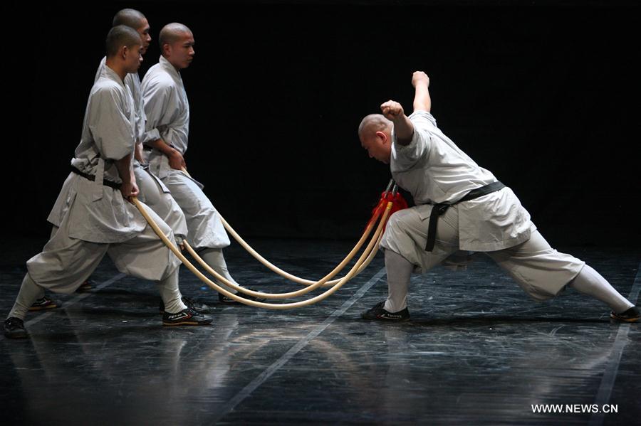 Artes marciais chinesas de Shaolin lotam teatro cipriota em performance única