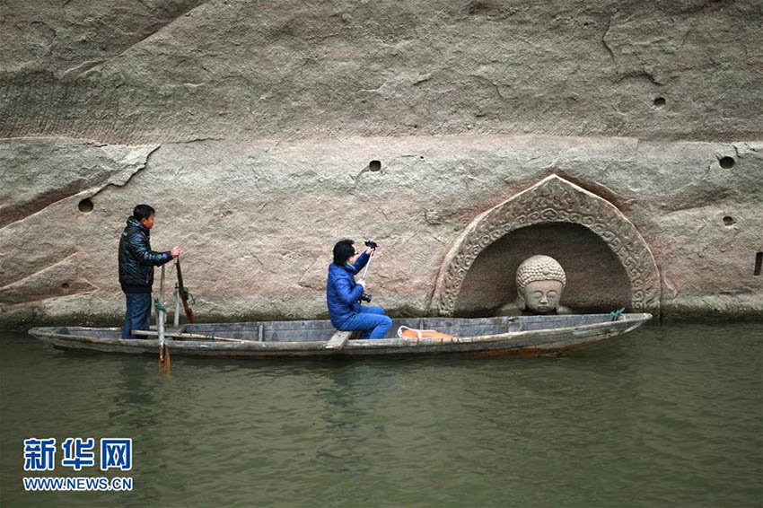 Província de Jiangxi: Buda antigo descoberto em reservatório após redução do nível de água