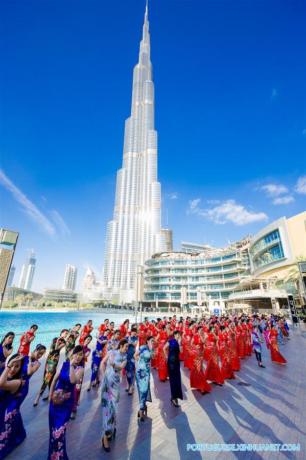 Flash mob de cultura chinesa chama atenção no centro de Dubai