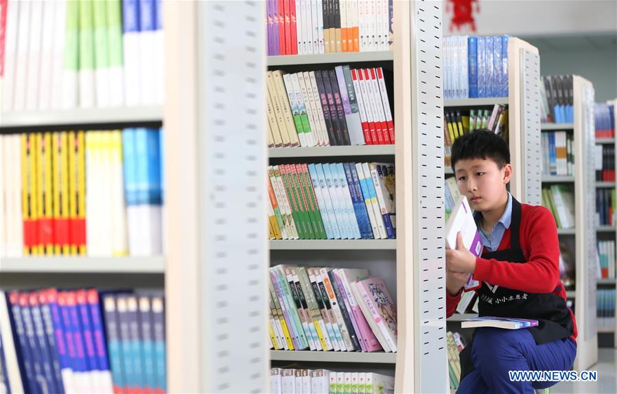 Alunos do ensino fundamental participam das práticas sociais na Livraria de Jimo no leste da China