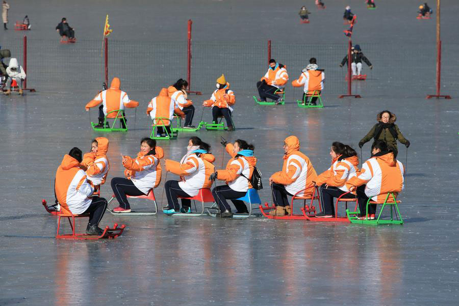 Pistas de patinagem abertas ao público em parques de Beijing