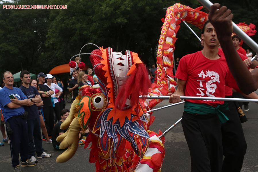 Dança do dragão anuncia as celebrações do Ano Novo Lunar chinês no Brasil