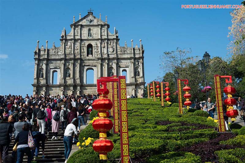 Turistas viajam por Macau durante o feriado do Ano-Novo Lunar