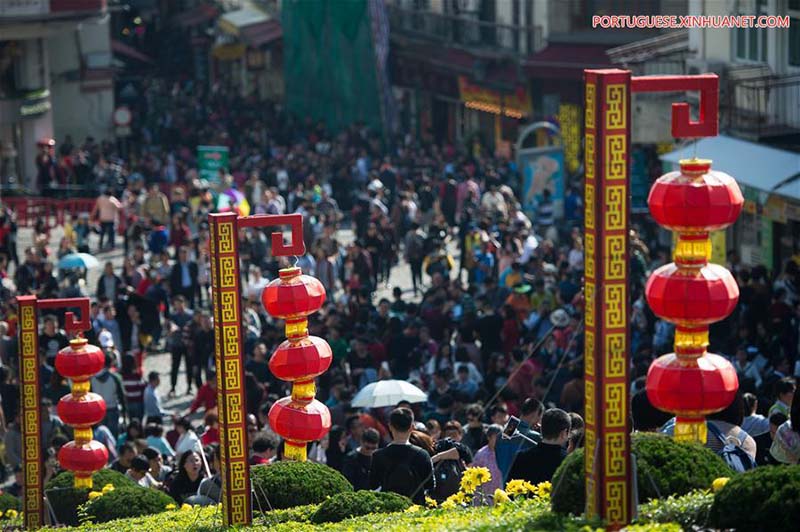 Turistas viajam por Macau durante o feriado do Ano-Novo Lunar