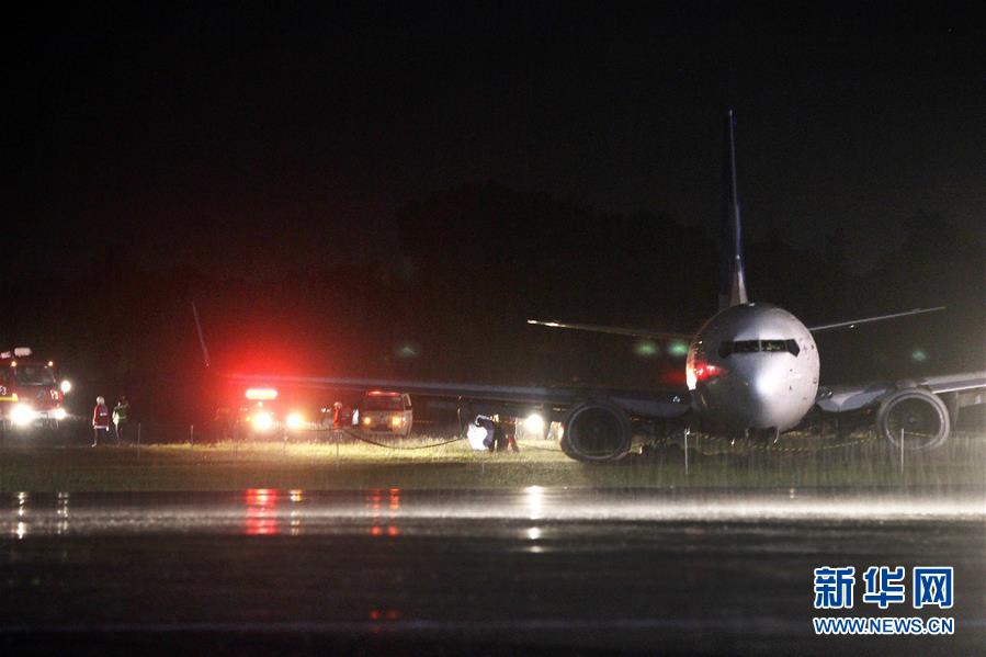 Avião derrapa durante aterragem na Indonésia