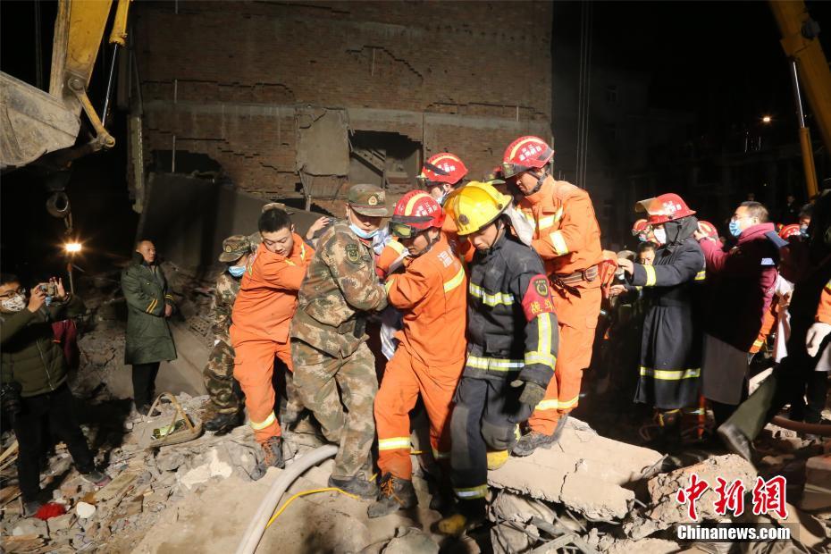 Colapso de edifícios residenciais em Wenzhou deixa cinco mortos