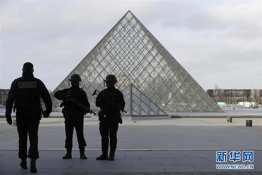 Autoridades parisienses indicam que suspeito do ataque no Louvre é de nacionalidade egípcia