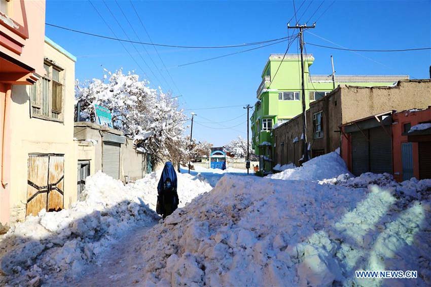 Neve e tempo frio deixam mais de 100 mortos no Afeganistão
