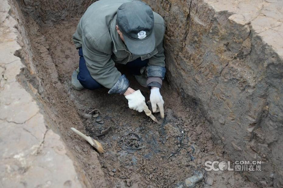 Conjunto de caixões em forma de barco com 2200 anos descobertos na província de Sichuan