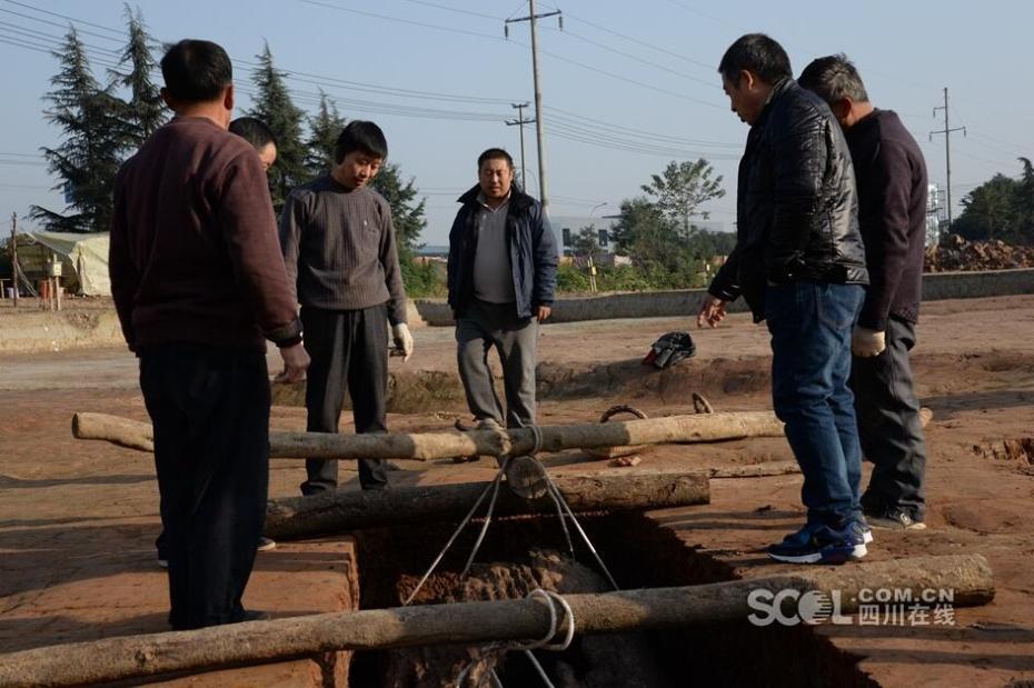 Conjunto de caixões em forma de barco com 2200 anos descobertos na província de Sichuan